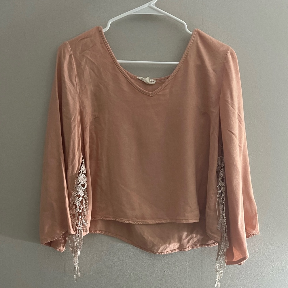 Cotton Candy blush v-neck blouse with lace on long sleeves